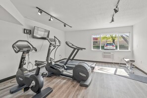Fitness facility - Chic 1-bedroom Micro Studio Apartment (Cedar Falls)