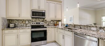 Outdoor Kitchen & Patio: Loxahatchee Oasis!