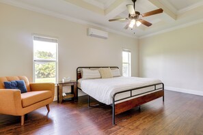 4 dormitoris, escriptori, planxa i posts de planxar i Internet 