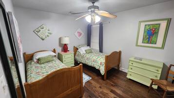 2 bedrooms, iron/ironing board, WiFi, bed sheets