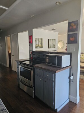 Microwave, oven, stovetop, dishwasher - Quiet 2-bedroom Single Story Condo in central Austin & 2 parking spots in front (Austin)