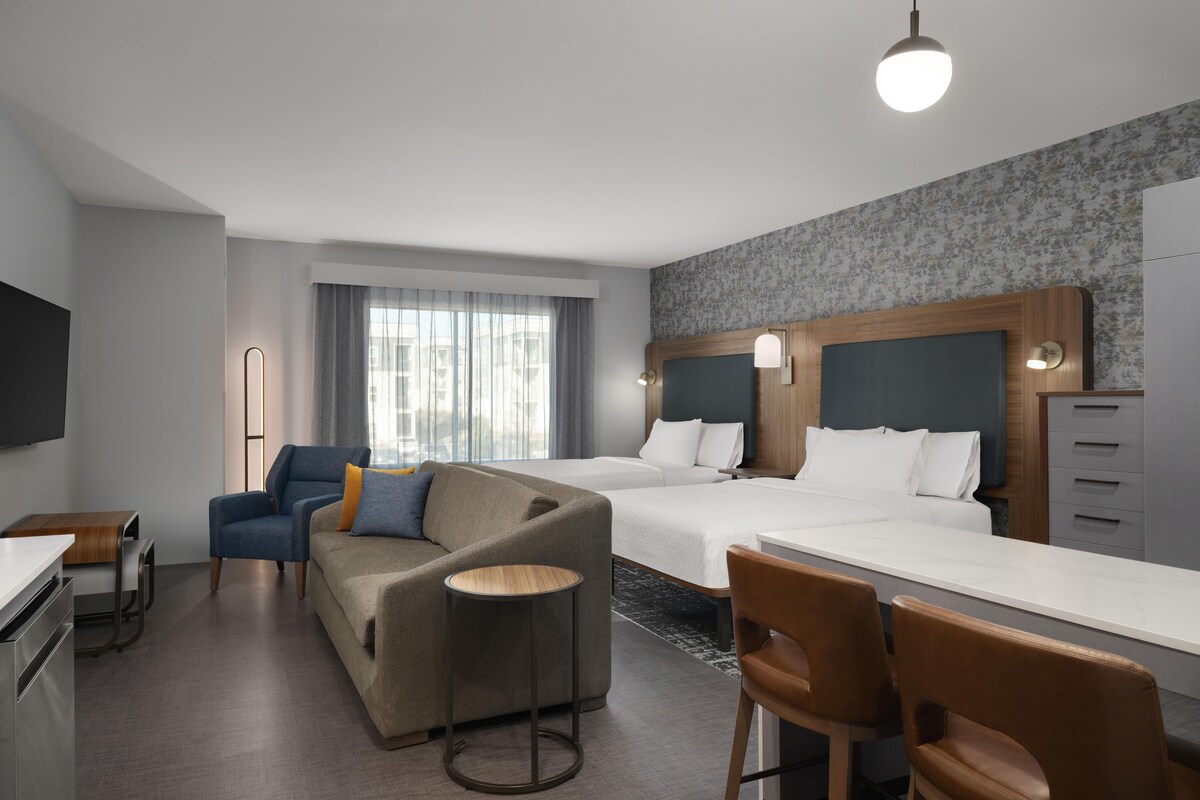 2 Queen Hearing Accessible Studio Suite