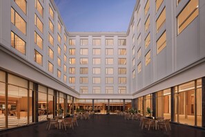 Exterior - Doubletree By Hilton Bengaluru Airport (Devanahalli)