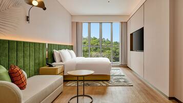 Deluxe Suite, 1 King Bed | Free WiFi