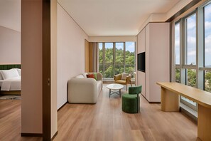 Deluxe Suite, 1 King Bed | Iron/ironing board, free WiFi, bed sheets - Hilton Garden Inn Guangzhou Tianhe Fenghuang (Guangzhou)
