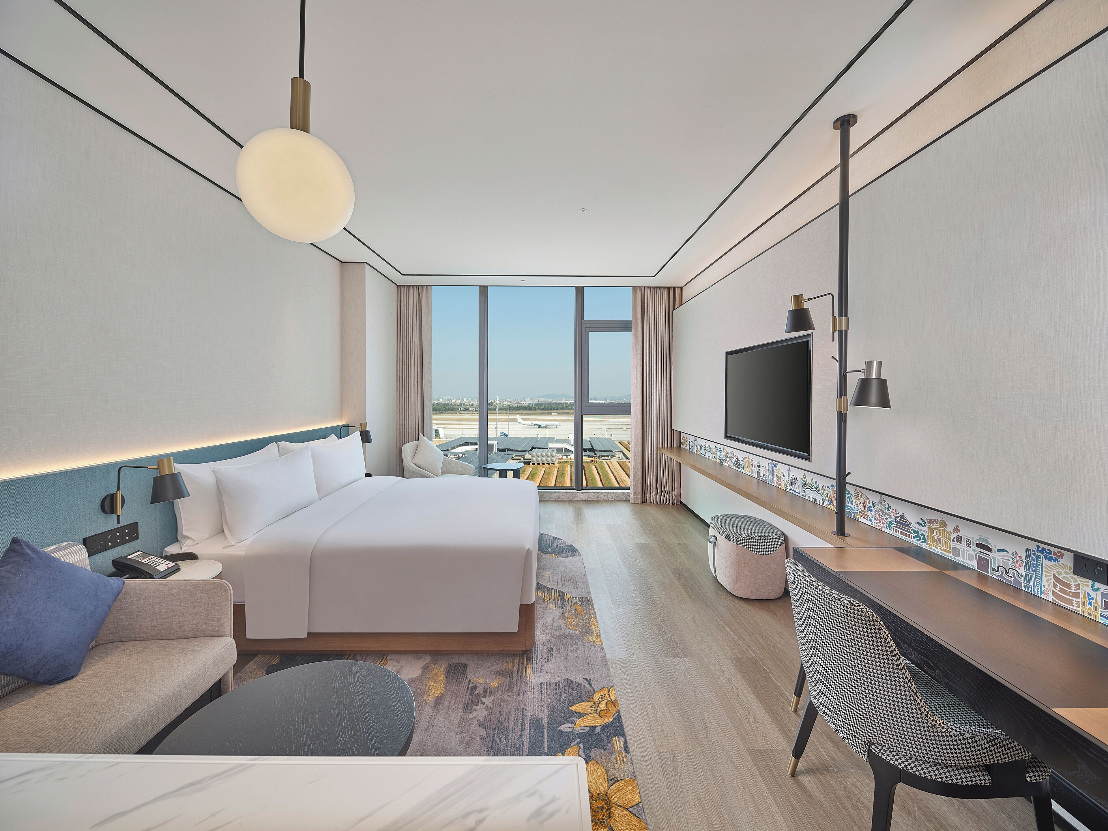 Chambre, 1 très grand lit (Airport View) | Couette en duvet d'oie, coffres-forts dans les chambres