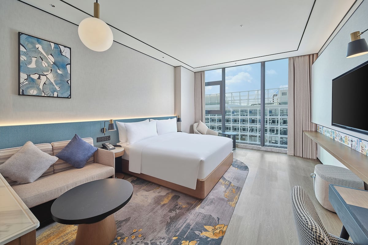 Kamar, 1 Tempat Tidur King | Selimut bulu angsa, brankas, dan tirai kedap cahaya