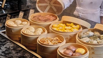 Petit déjeuner buffet servi tous les jours en supplément