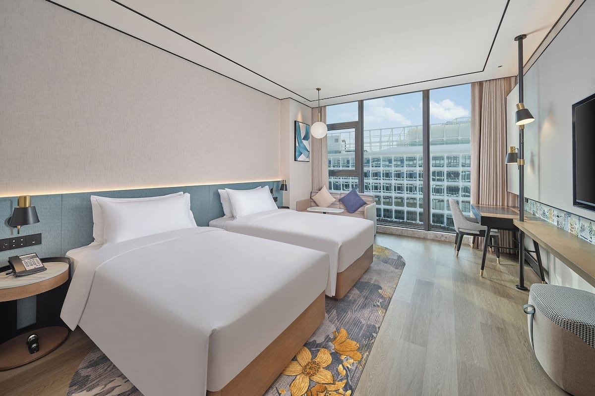 Rum - 2 enkelsängar | Duntäcken, värdeförvaringsskåp på rummet och mörkläggningsgardiner