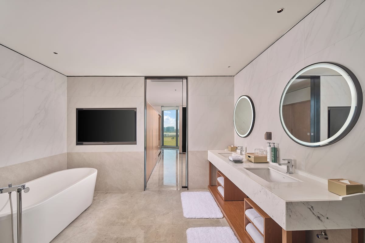 Daunenbettdecken, Zimmersafe, Verdunkelungsvorhänge