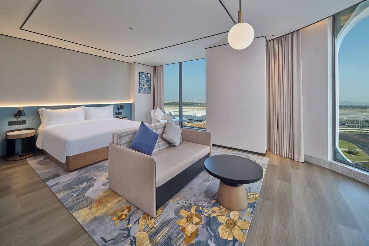 Kamar Deluks, 1 Tempat Tidur King (Panoramic View) | Selimut bulu angsa, brankas, dan tirai kedap cahaya