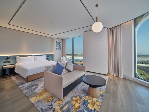 King Deluxe Room Panoramic View | Down duvets, in-room safe, blackout curtains, free cots/infant beds - Hilton Garden Inn Guangzhou Baiyun Airport (Guangzhou)