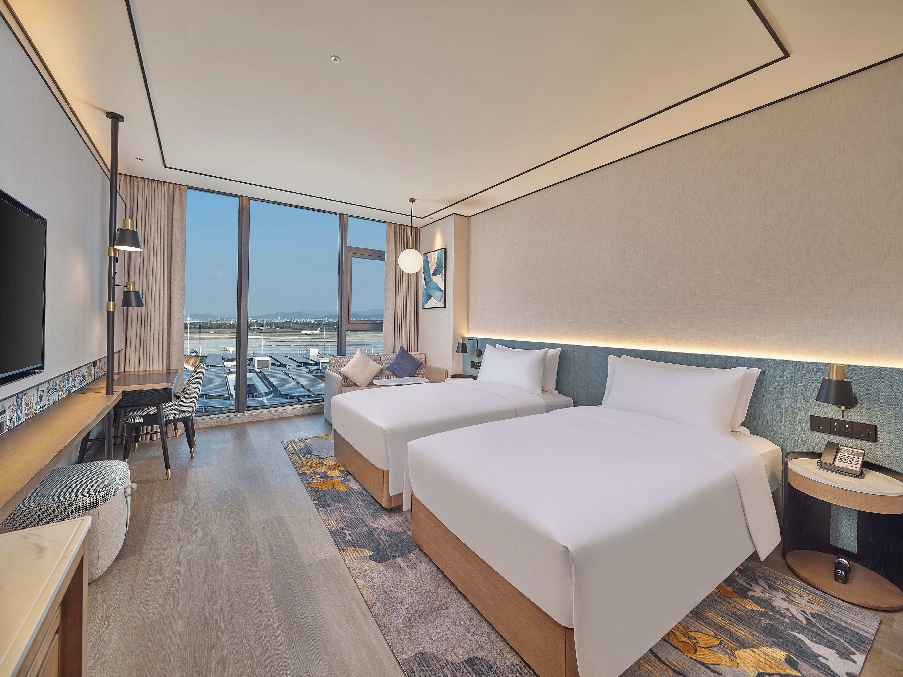 Chambre, 2 lits une place (Airport View) | Couette en duvet d'oie, coffres-forts dans les chambres