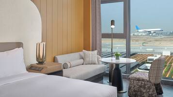 Down comforters, in-room safe, desk, blackout drapes