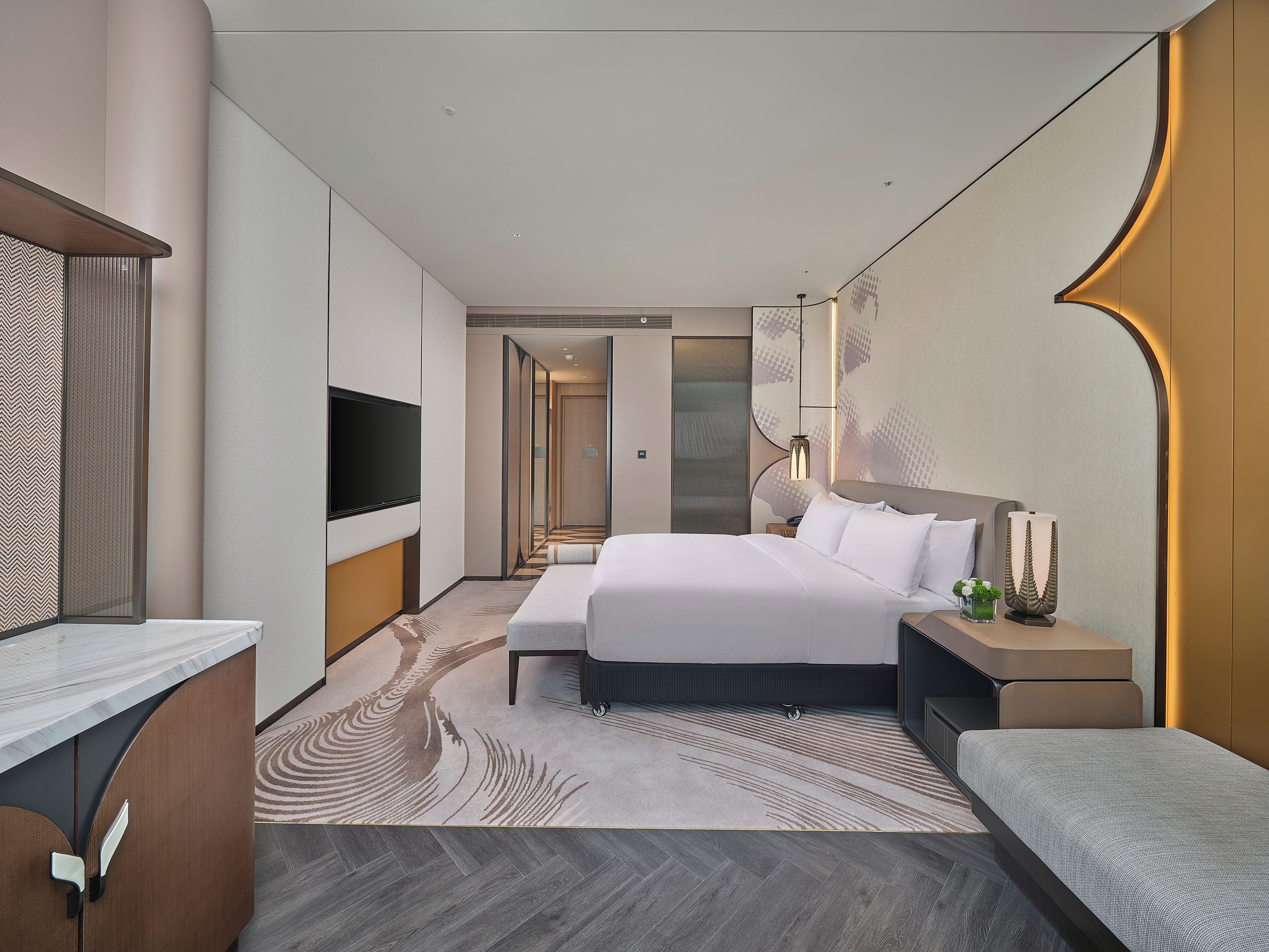 羽絨被、房內夾萬、書桌、遮光窗簾/窗簾