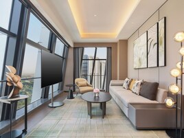 Suíte luxo, 1 cama King | Frigobar, escrivaninha, cortinas blackout, berços grátis
