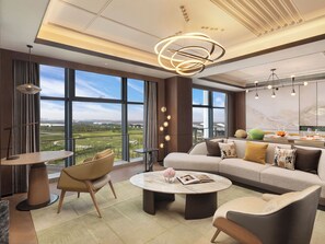 Phòng Suite Premium, 1 giường cỡ king | Minibar, bàn, màn/rèm cản sáng, nôi (giường cho trẻ sơ sinh) miễn phí 