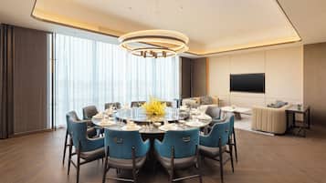 3 restaurants, ze serveren er ontbijt