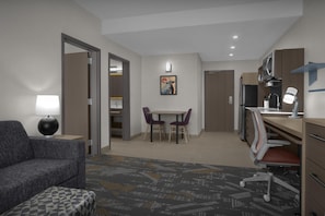 Suite, 1 Bedroom | Living area