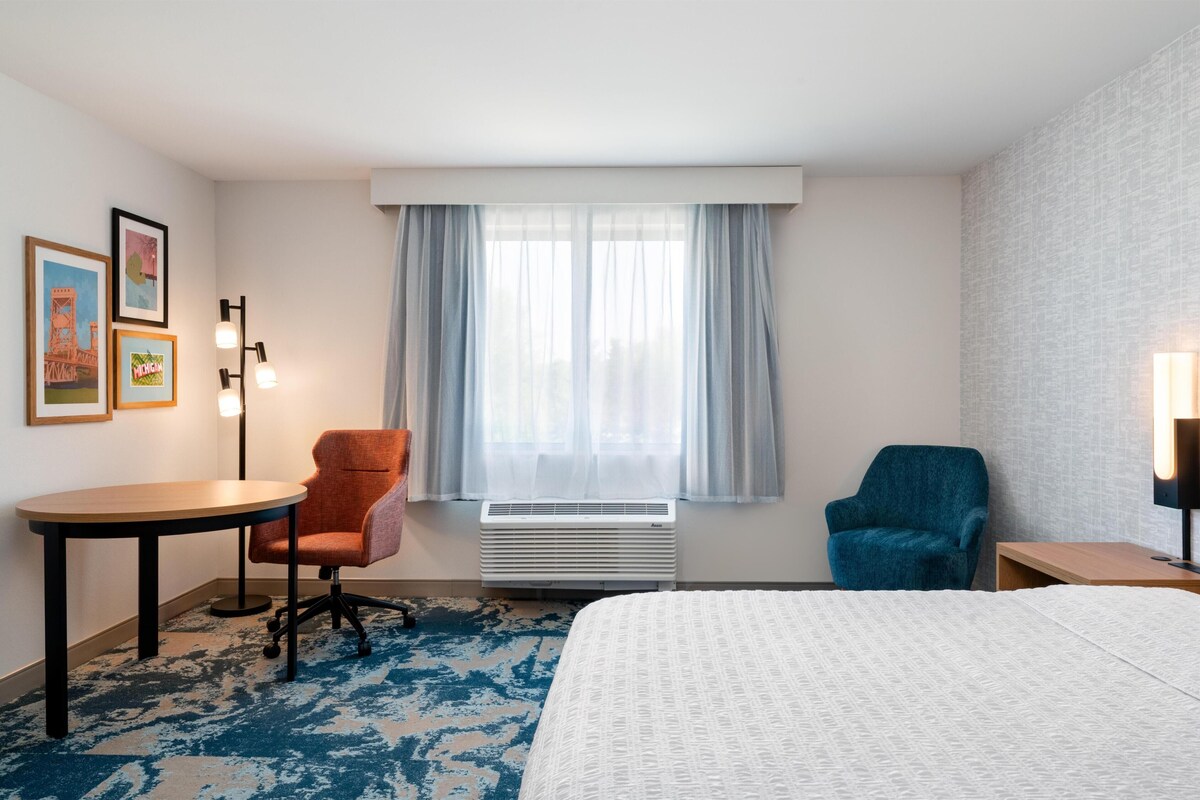 Quarto, 1 cama King, acessível, banheira (Mobility) | Wi-Fi de cortesia