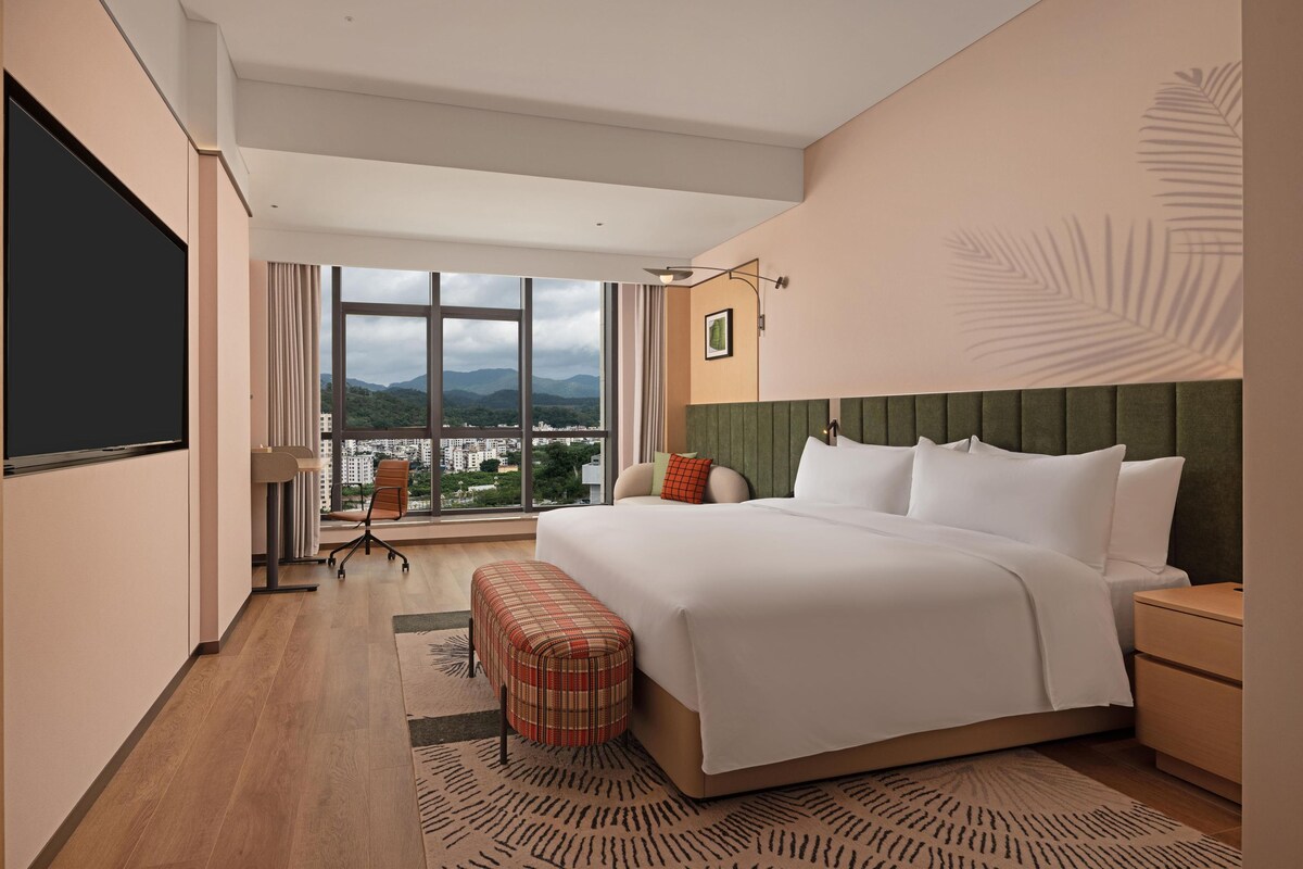 King Deluxe Room With City View