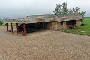 Exterior - North Winds Lodge LLC (Bowman)