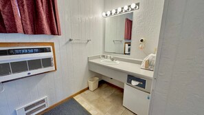 Bathroom - North Winds Lodge LLC (Bowman)