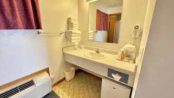 Basic Single Room | Bathroom