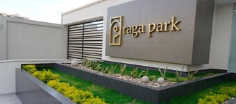 Modern apartment near the Ventura, swimming pool, gym and excellent view.