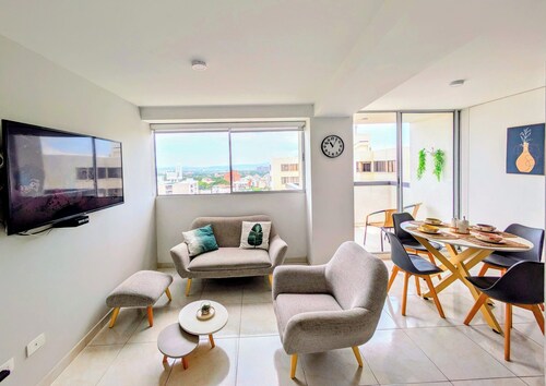 Modern apartment near the Ventura, swimming pool, gym and excellent view.