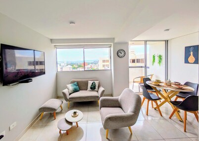 Modern apartment near the Ventura, swimming pool, gym and excellent view.