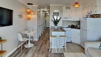 Condo (1 Bedroom) | Property amenity