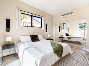 3 bedrooms, iron/ironing board, free WiFi, bed sheets - Modern Desert Escape 5 minutes from Joshua Tree Park entrance with a hot tub (Joshua Tree)