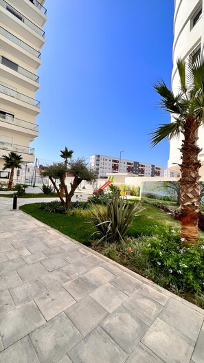 Property grounds - Charming 2-bedroom apartment in delightful Tanger with AC (Tanger)