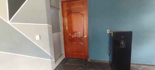 Ideal house for couples (pet friendly) with backyard