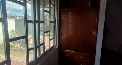 Ideal house for couples (pet friendly) with backyard