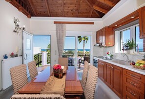 Dining - Socrates Holidays Apt. 4 with Pool near the Beach (PEO Kissamou Chanion 27, Kamisiana 730 06, Greece)