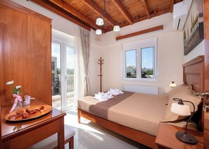 2 habitaciones, tabla de planchar con plancha y cuna de viaje 