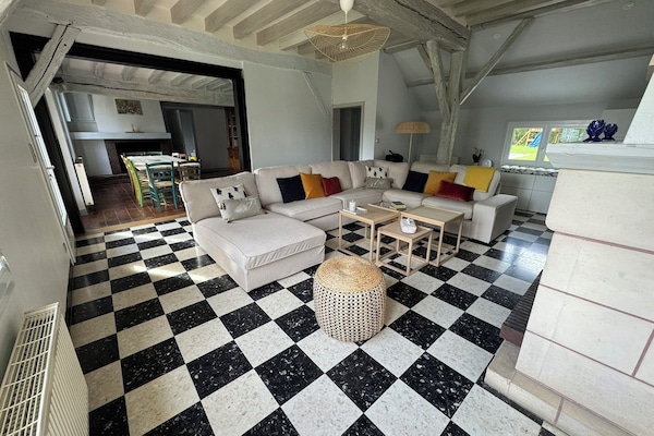 Smart TV, chimenea, videojuegos y libros