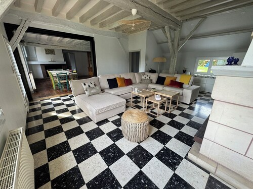 Maison de Campagne avec Piscine et Jacuzzi pour un jolie moment de déconnexion