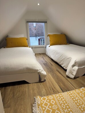 Tabla de planchar con plancha, cuna de viaje y wifi gratis 