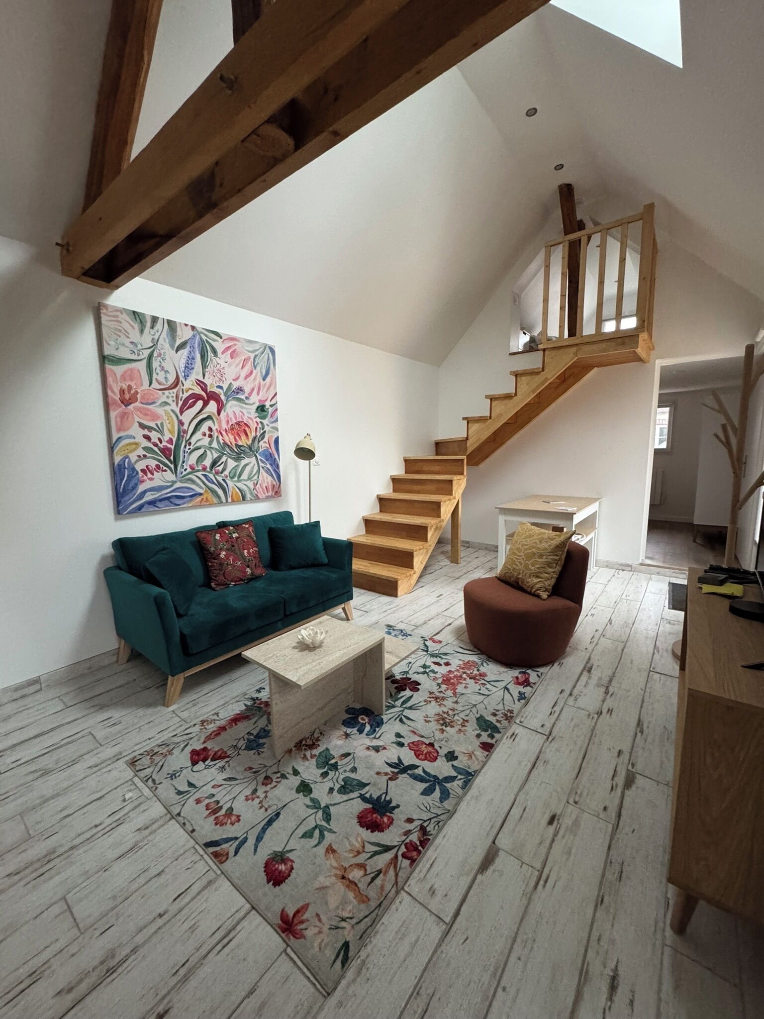 Smart TV, chimenea, videojuegos y libros 