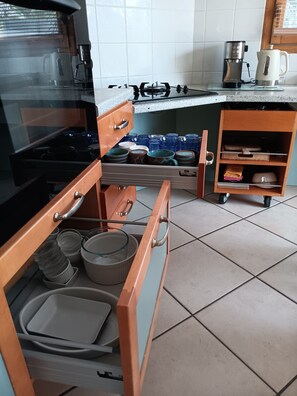 ميكروويف، فرن، موقد طهي مسطح، غسالة أطباق