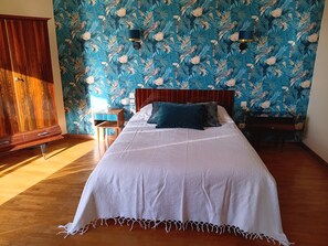 2 عدّة غرف نوم ومكواة/لوح كي وواي فاي مجانًا وملاءات أسرّة