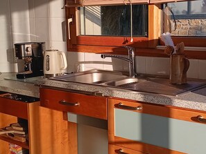 Four à micro-ondes, un four, surface de cuisson, lave-vaisselle