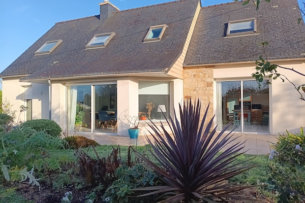 villa située dans un quartier résidentiel, la mer à 50 mÚtres