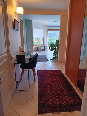 المنشأة من الداخل