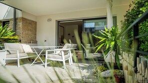Terrace/patio - ÉCHAPPÉ ZEN downtown apartment - private terrace and parking space (Concarneau)