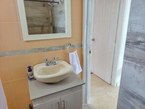 舒適公寓, 陽台 | 浴室