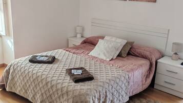 遮光窗帘、熨斗/熨板、免费 WiFi